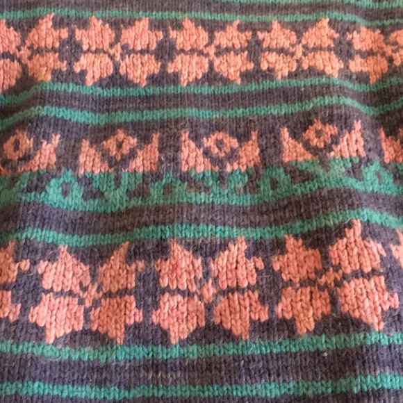 Ecuador 100% Wool Sweater - Picture 3 of 5